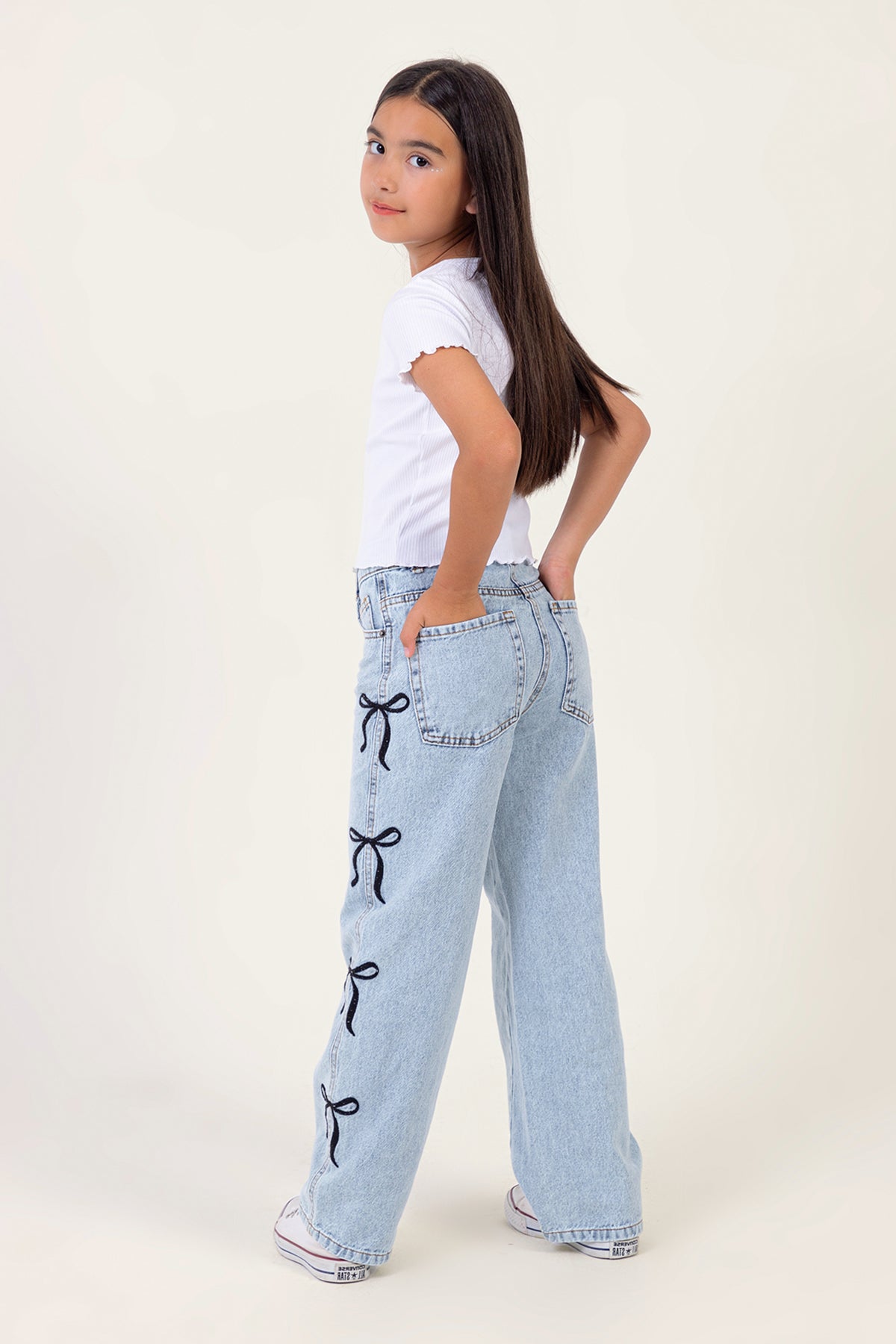 Girl Straight Leg Jeans With Bow Embroidery On The Sides